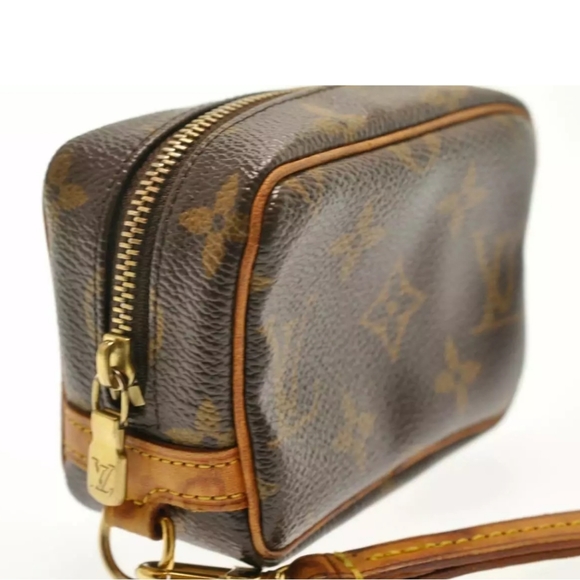 Louis Vuitton Wapity Pouch - Picture 10 of 12